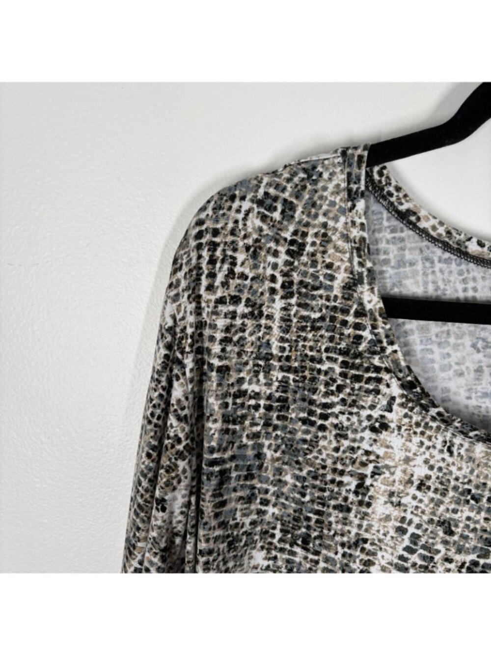 Susan Graver Women 5X Scoop Neck Printed Long Sleeve Brushed Liquid Knit Top - Picture 6 of 10